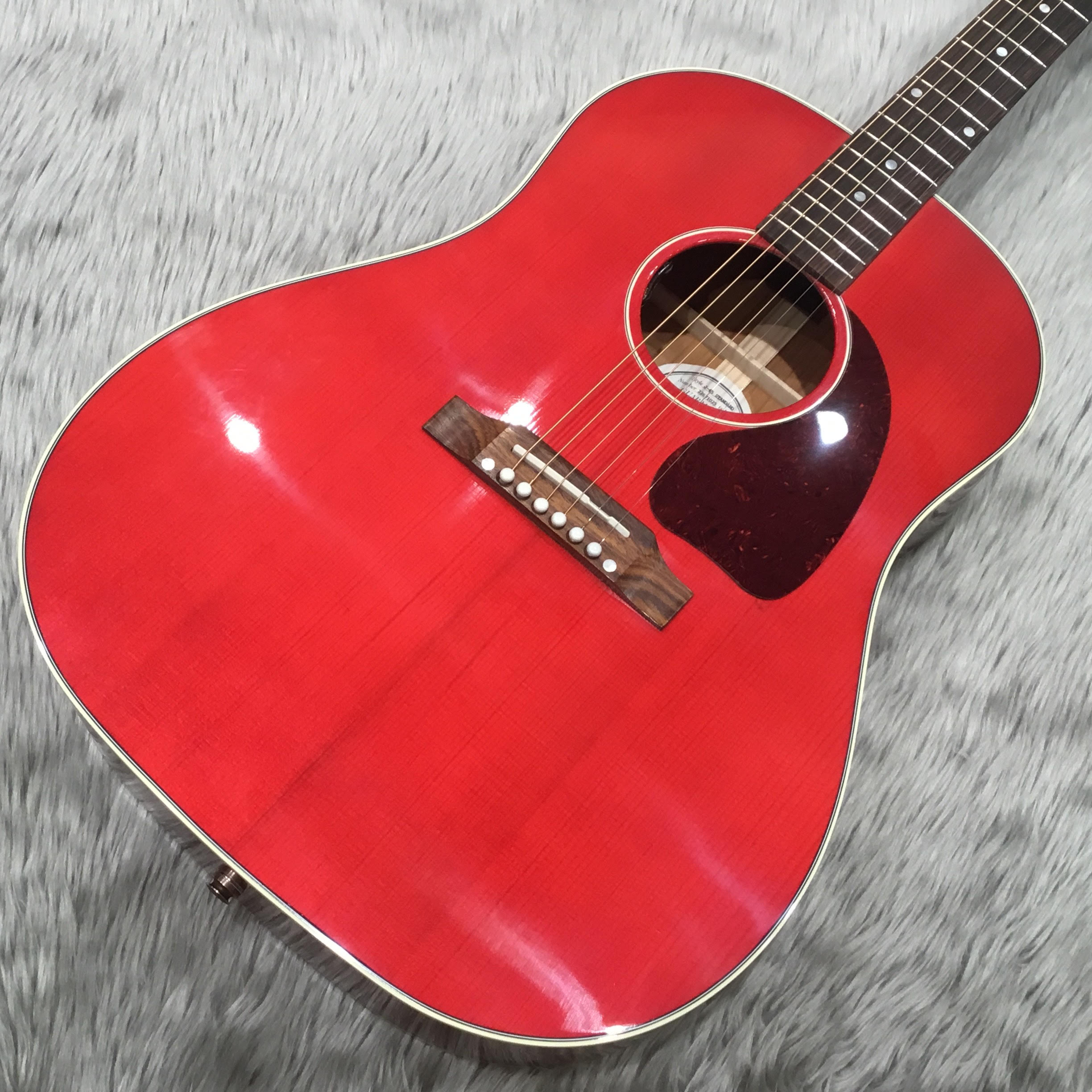**Gibson J-45 STD CHERRY CH Gibsonアコースティックギターを代表する「J-45」 |*商品画像|| |*メーカー|Gibson| |*型番|J-45 STD CHERRY| |*販売価格（税込）|[!￥304,700!]| |*スペック|■‎ボディトップ　シトカ・スプ […]