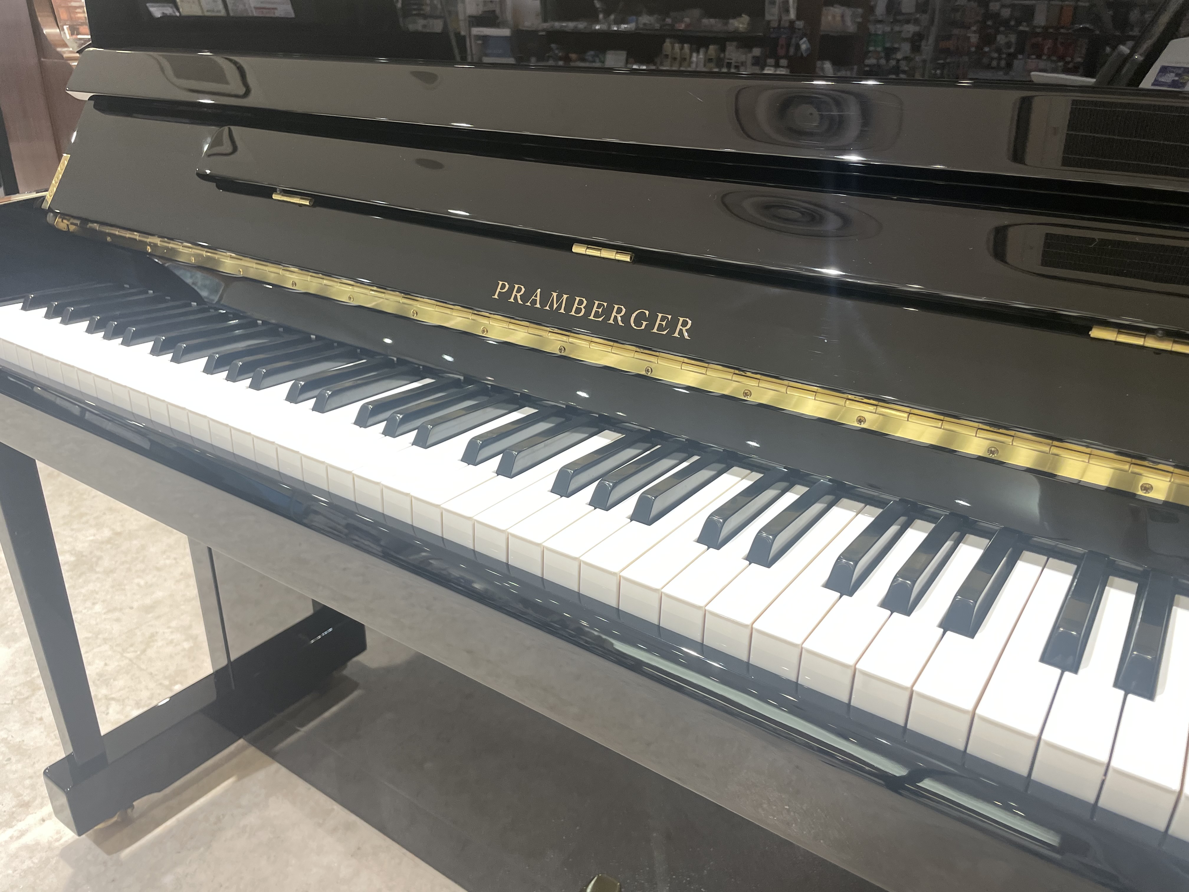 2024年5月7日更新 こちらはPRAMBERGER(プレンバーガー)のアップライトピアノ「PV115」の詳細をまとめた記事となります。詳しくはアップライトピアノ担当田野原までお気軽にお問い合わせください。 CONTENTS新品アップライトピアノ　PV115 EBHP主な特徴おすすめポイント　5本支 […]
