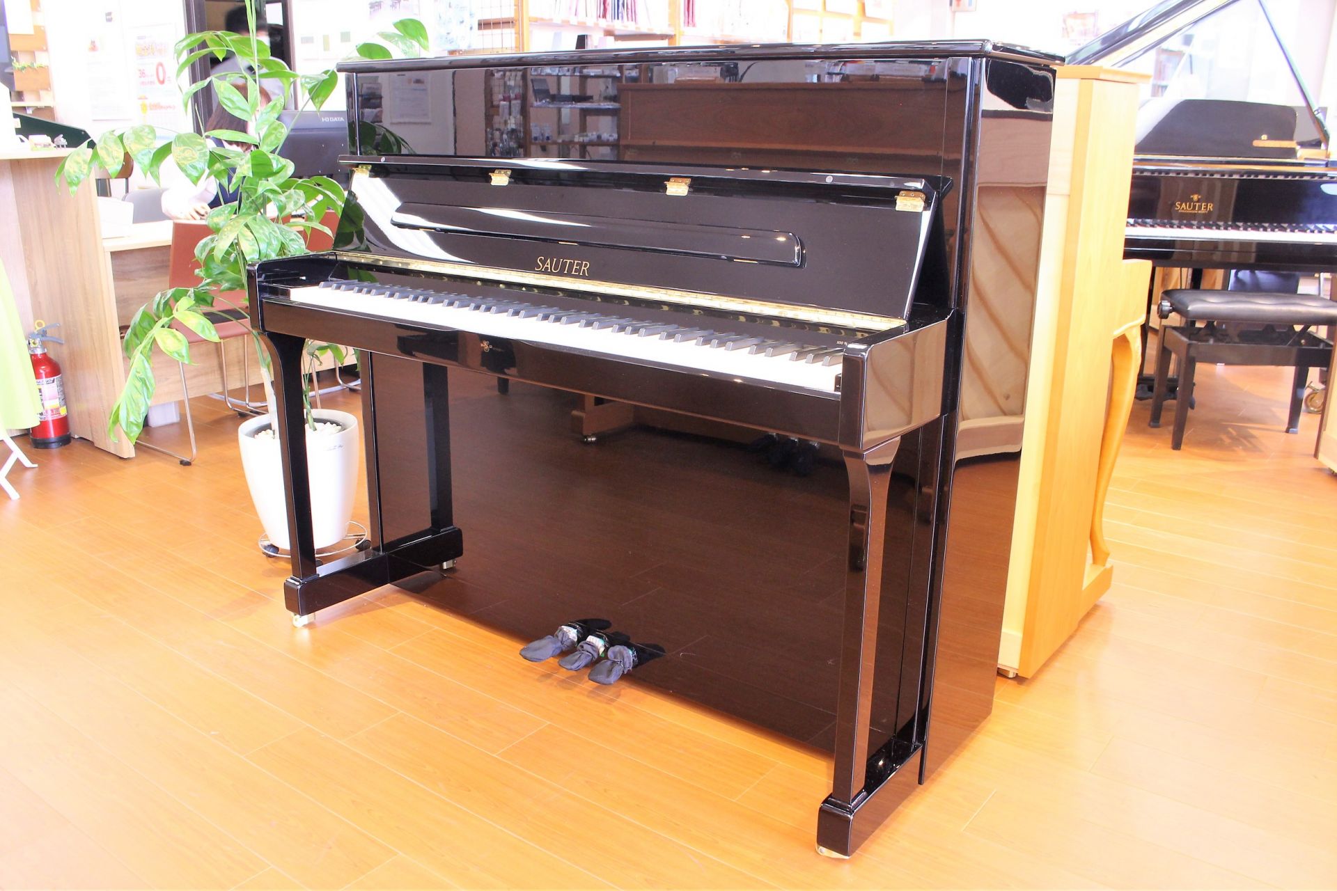 新品アップライト(ドイツ製)SAUTER UP122Premiere R2
