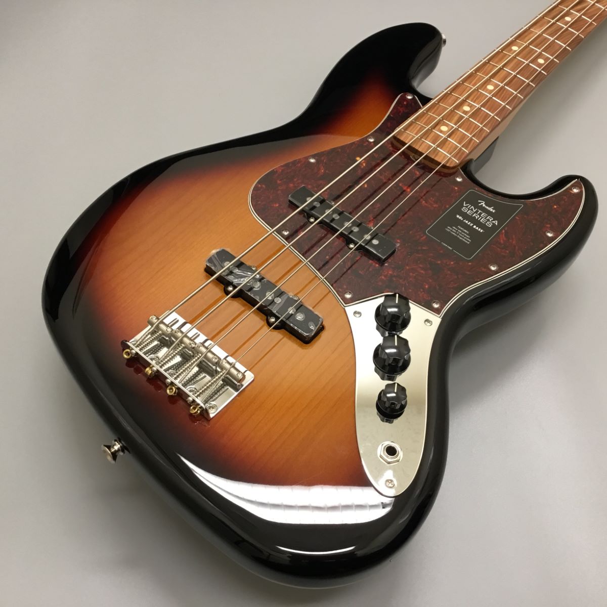 Fender Vintera '60s Jazz Bass Pau Ferro FingerboardVintera '60s Jazz Bass Pau Ferro Fingerboard 3-Color Sunburst