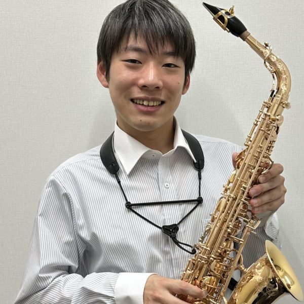 石原伊織先生<br />
サックスサロン・デジタル管楽器（エアロフォン）サロン<br />
開講日：火・水・木・土・日・祝日