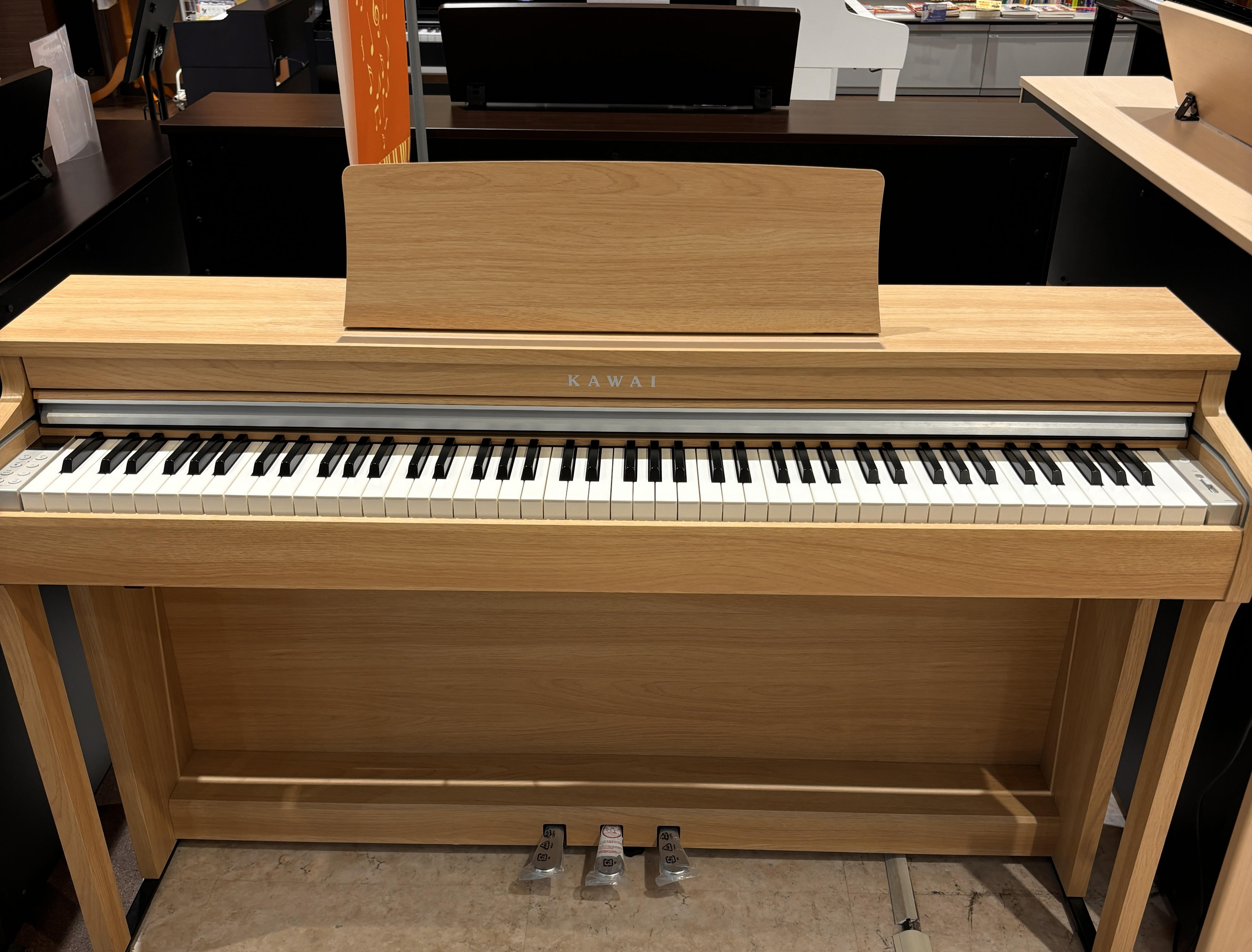 KAWAI CN201　通常¥132,000(税込)のところ展示品1台限りの特別価格￥118,800(税込) 【CN201】通常¥132,000(税込)のところ、展示品1台限りの特別価格￥118,800(基本配送設置費用無料）です。 電子ピアノ総合案内はこちら！ 電子ピアノ総合案内ページはこちらから […]
