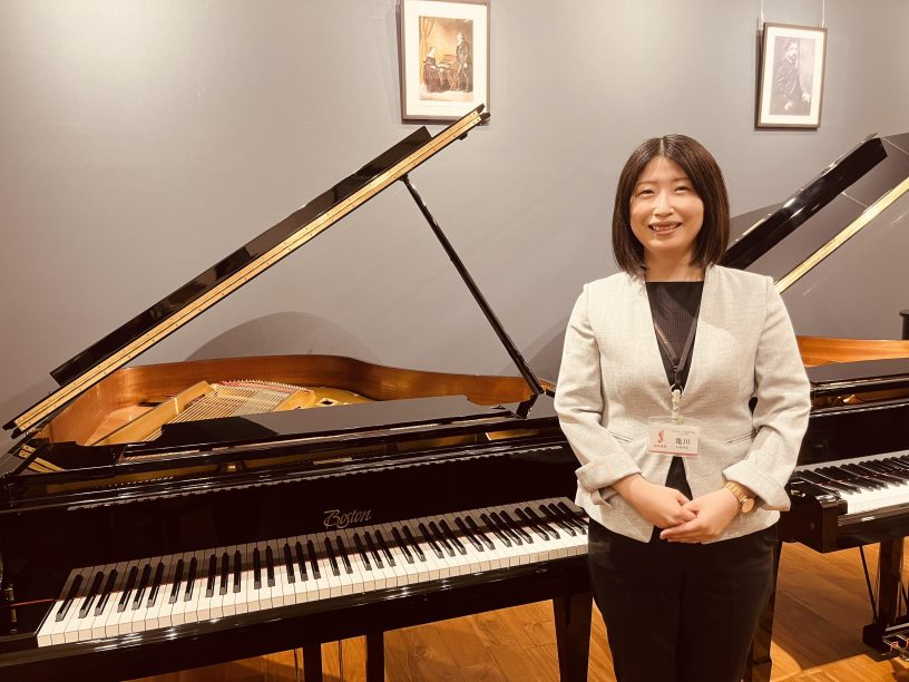 電子ピアノ専属スタッフ亀川（かめがわ）