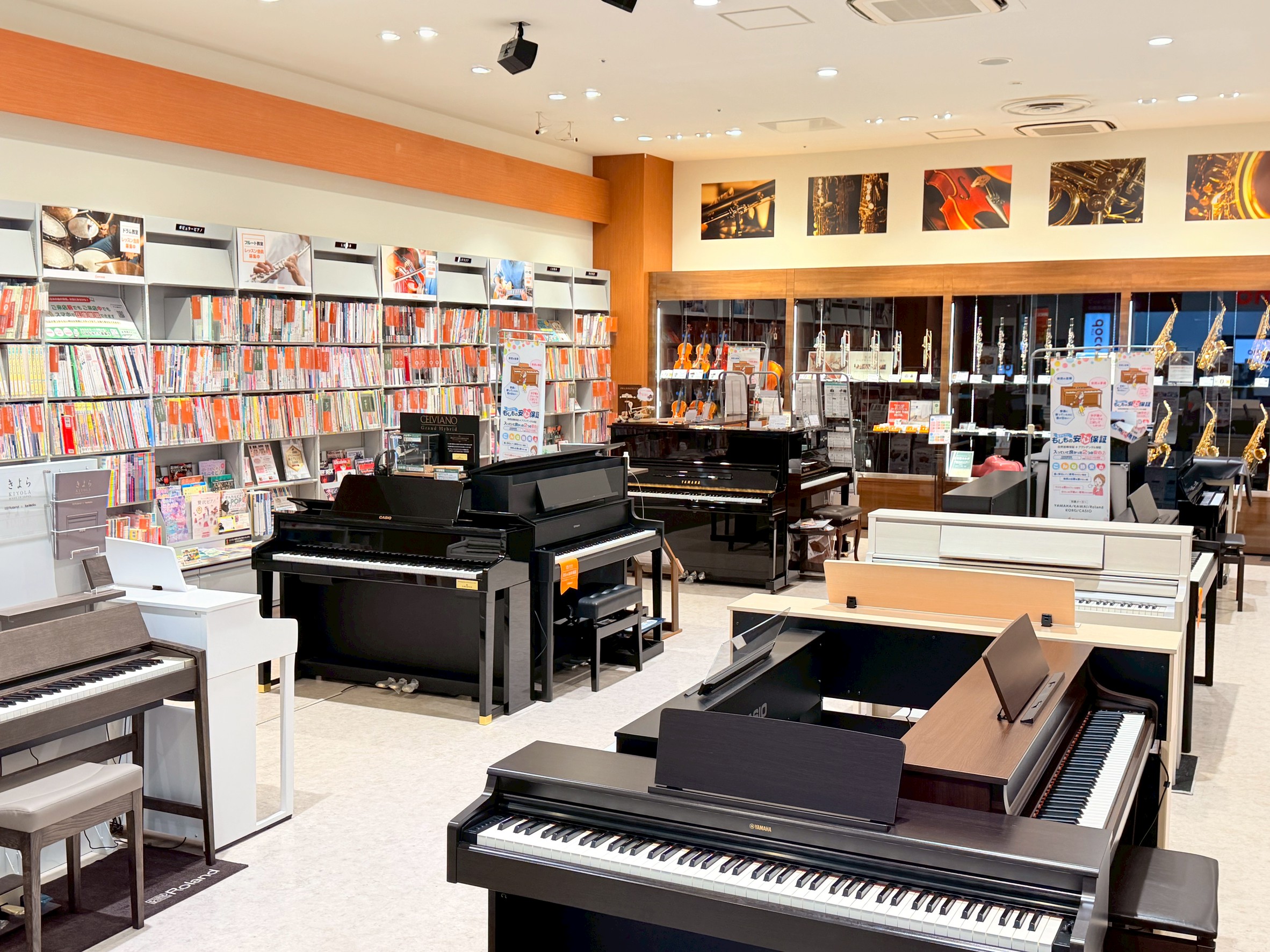CONTENTS電子ピアノを選ぶなら展示充実の島村楽器イオンモール広島祇園！お電話でのお問い合わせもOK！ゆったりしたピアノコーナーでじっくり弾き比べ！ピアノに詳しいスタッフがご案内いたします『絶対に失敗しない』電子ピアノの選び方Q.レッスンでは何をしているの？ピアノレッスンの進度とピアノの関係Q. [&hellip;]