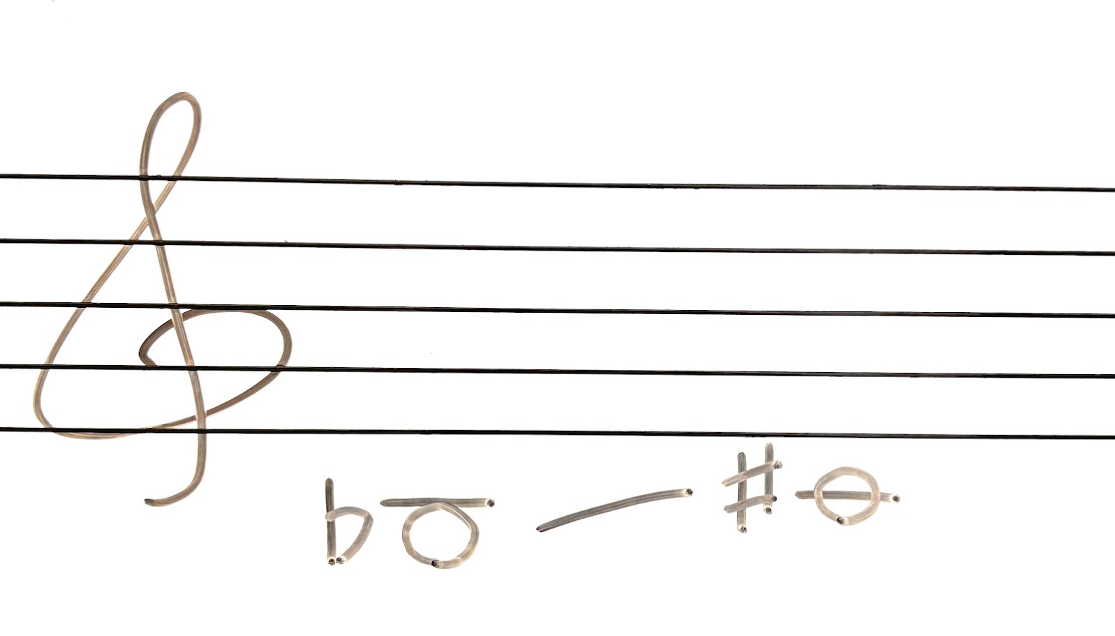 こんにちは！島村楽器広島祇園店のサックスインストラクター石原です！好評をいただいている指遣いの記事の続きです。レッスン中もたくさんご質問いただく内容です！ 今回はこちらの低音域の運指について掘り下げていきます！ CONTENTSはじめに運指表の読み方基本の低音域の運指低音域が連続するときの運指おまけ [&hellip;]