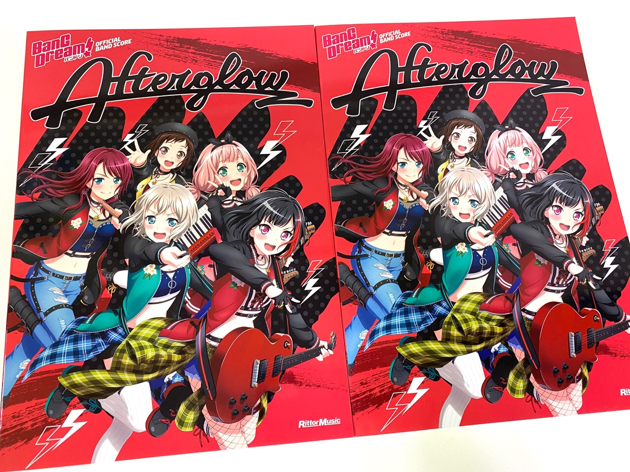 BanG Dream!（バンドリ！）に登場するAfterglow初のオフィシャルバンドスコアが発売決定！"Hey-day狂騒曲"や"ON YOUR MARK"など人気の楽曲をついにバンドで演奏出来ますね！ *「バンドリ！ オフィシャル・バンドスコア Afterglow」 ゲームやアニメで人気の全10 […]