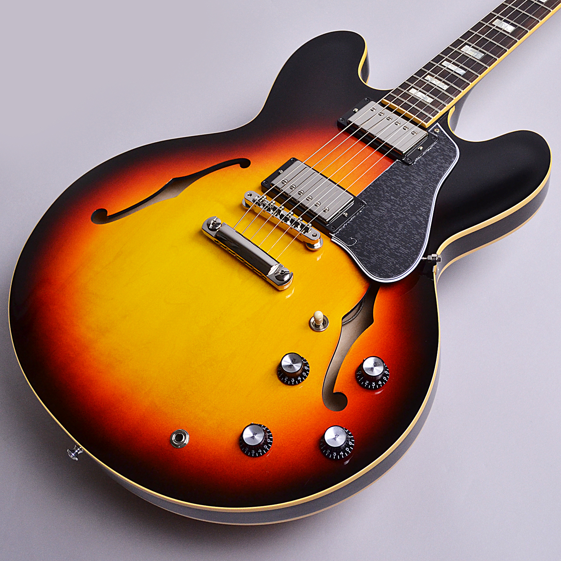 伝統のデザインにパワフルなサウンド!Gibson『ES-335 Traditional