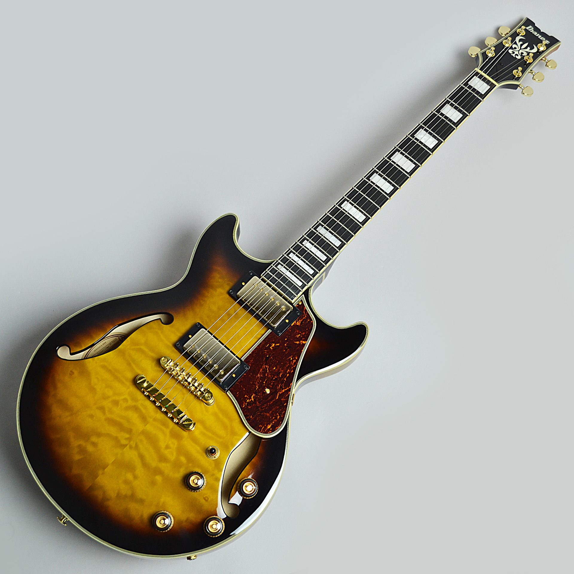 キルトトップに小ぶりボディのセミアコ!Ibanez『AM93QM AYS』取り扱い キルトトップに小ぶりボディのセミアコ!Ibanez『AM93QM AYS』取り扱い