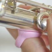 【管楽器】フルートを正しく構えられていますか？フルートサポートアイテム販売中！！