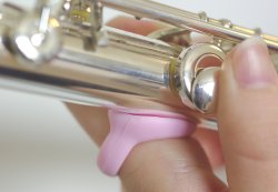 【管楽器】フルートを正しく構えられていますか？フルートサポートアイテム販売中！！