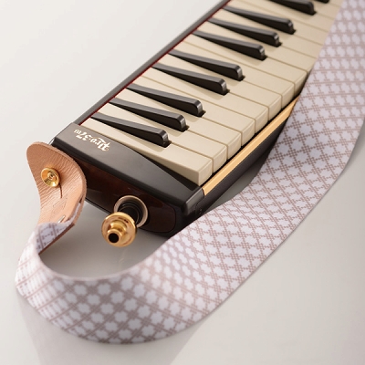 大人の鍵盤ハーモニカは、使われているリードが上質で、音も吹き心地も一味違っておすすめです。