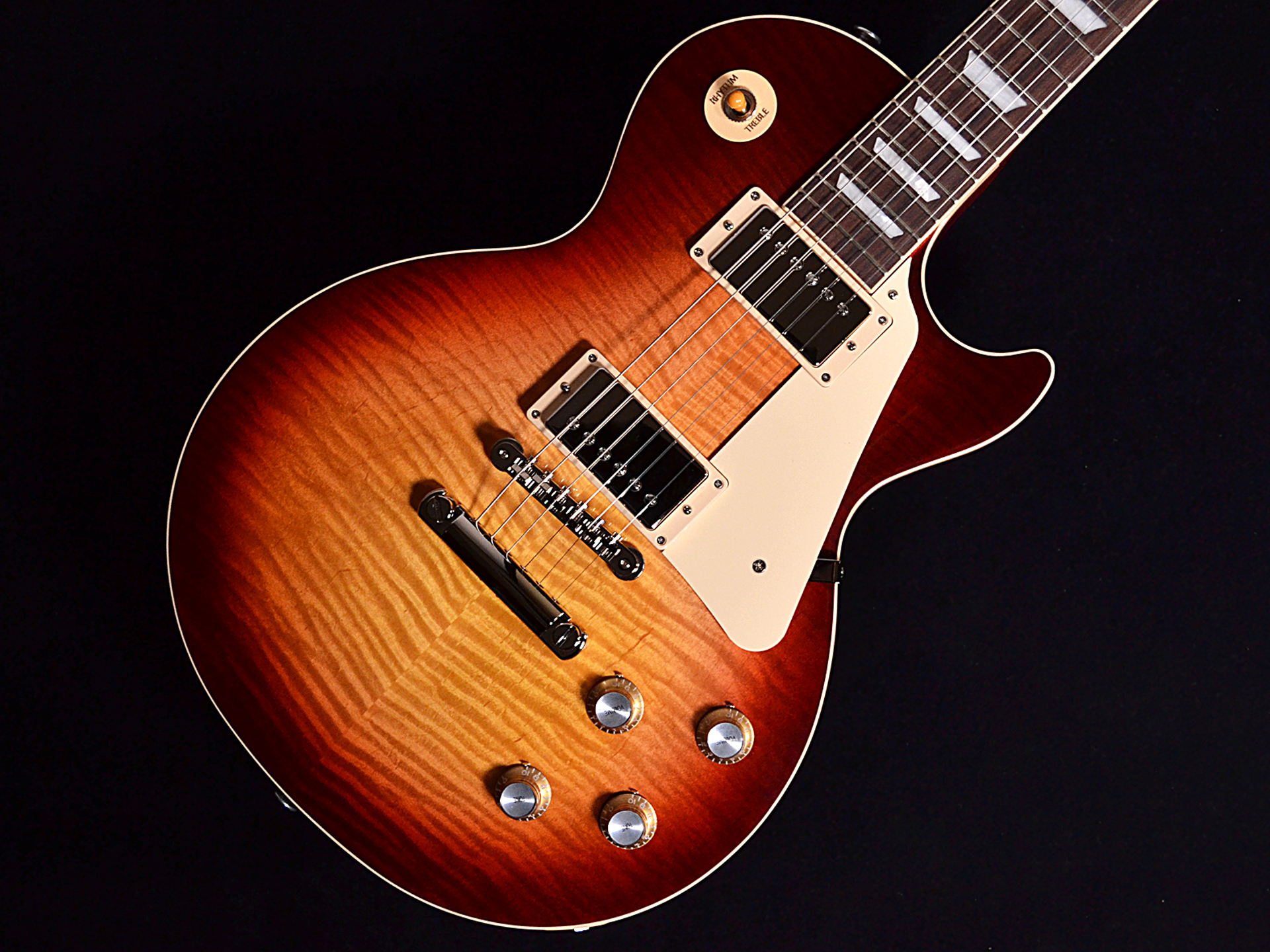 約1年半待ちでGibson『Les Paul Standard '60s Bourbon Burst』が入荷しました。近年人気が高まり続けている人気モデルをご紹介します。 CONTENTS商品情報ギャラリーオンライン商品ページ商品情報 ギャラリー 人気のGibson『Les Paul Standar […]