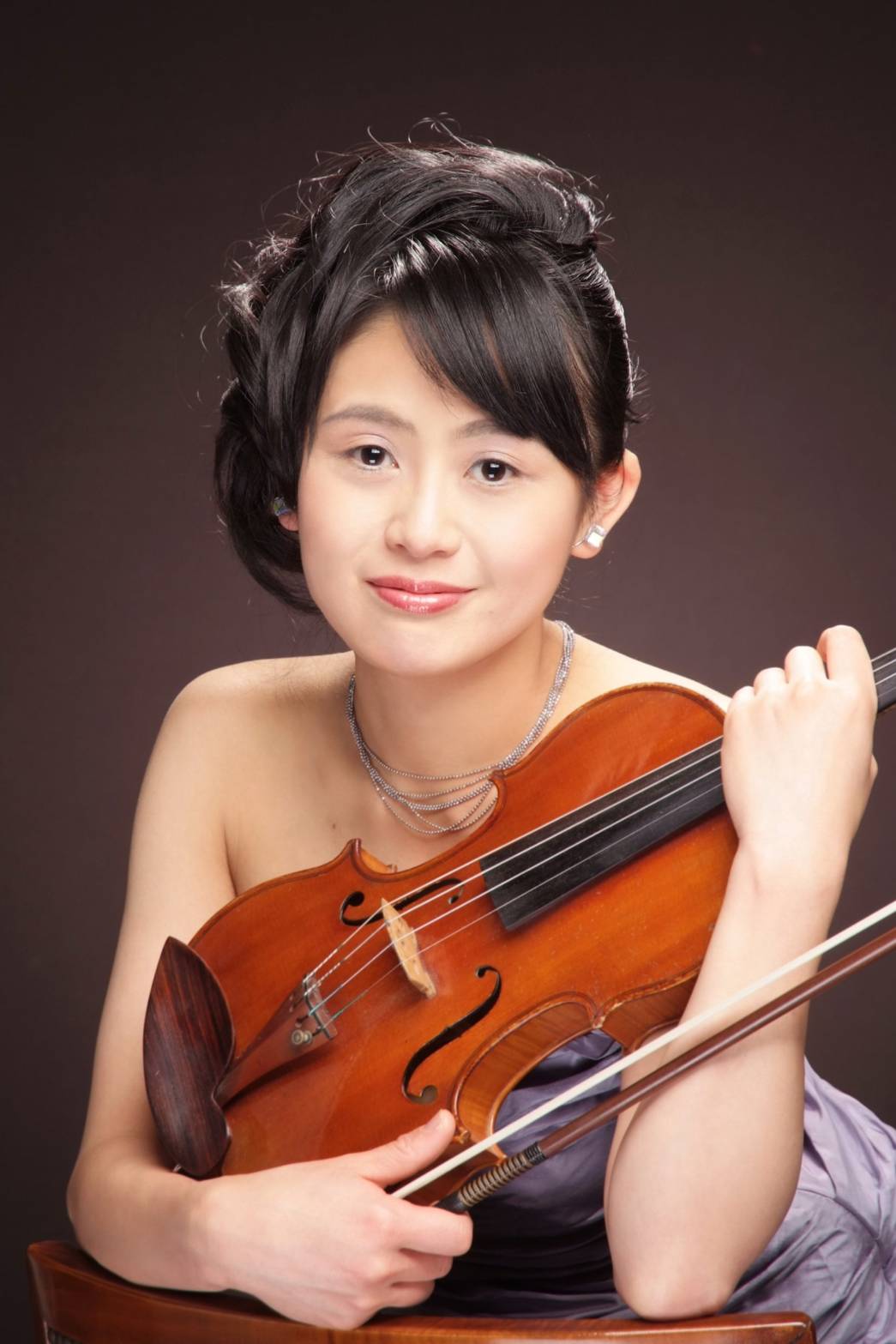 CONTENTS講師プロフィールコース概要体験レッスンのお問い合わせ講師プロフィール 　桐朋学園を音楽教室から大学院まで修了後、独、国立ヴュルツブルク音楽大学を卒業。東京藝術大学履修証明プログラムDOOR修了。東京文化会館国際連携企画ワークショップリーダー育成プログラム第4、5期修了。演奏、音楽ワー […]