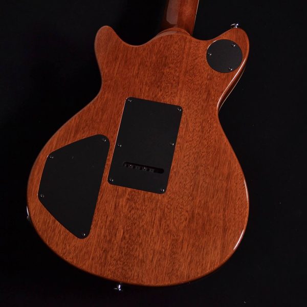 表の美しさに目を奪われがちですが、ボディバックの木材も秀逸。高級感あるルックスに仕上がっております。