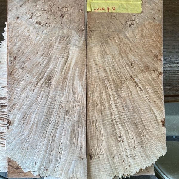 木材庫で思わず「なんだこれは!」となったバール材。この唯一無二な木材をどう使うのか。幻想的で壮大な雰囲気に「宇宙」をイメージした瞬間にコンセプトが決まりました。