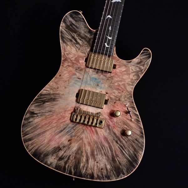 杢目に複雑に絡み合うカラーリング。立体感、というよりどこか奥行きすら感じる仕上がり。実機を是非ご覧頂きたいです。