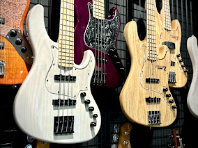 東京都中野区に位置するATELIER Z、1989年の設立以来、圧倒的なレンジの広さと、バンドアンサンブルの中でも埋もれない骨太なサウンドで数多くのアーティストに愛され、人気を博しています。 八王子店のラインナップをご紹介します。 CONTENTSAOLIER ~gogen~ ENTRY ver.予 […]