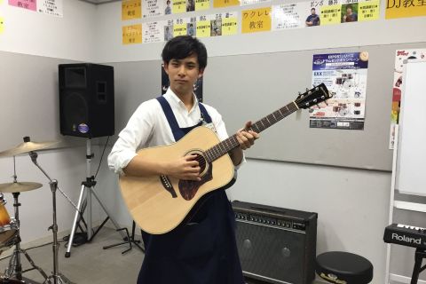 スタッフ写真 アコースティックギター・PA・DJ・DTM 荒木