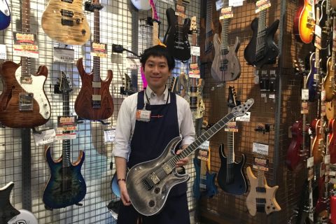 スタッフ写真 副店長・エレキギター・エフェクター 高橋