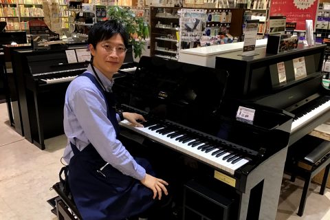 スタッフ写真 店長 村上