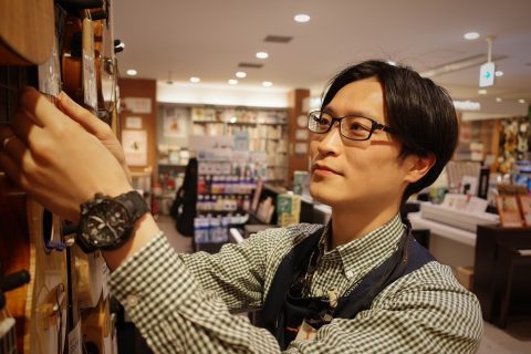 スタッフ写真 店長 村上