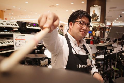 スタッフ写真 ギターアドバイザー、エフェクター、アンプ、ドラム、弦 石橋