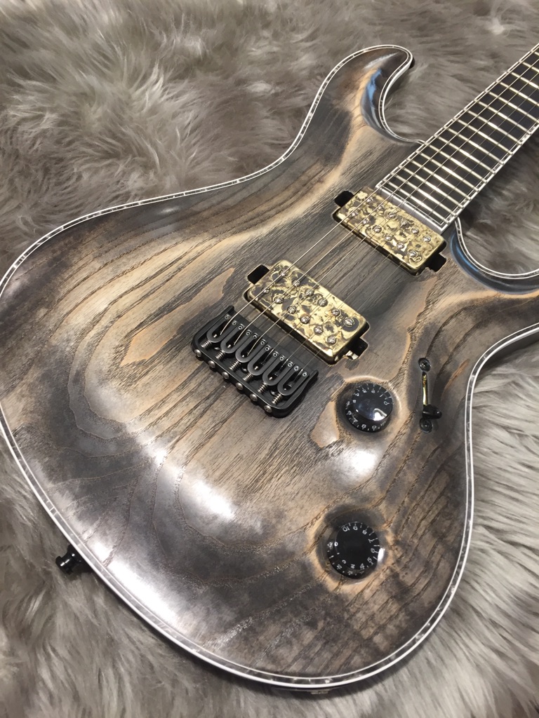 **近年話題沸騰中のMAYONES。約1年半の納期を経てRegius Core Gothic 6が博多店に入荷しました！！ 11Pスルーネックの強固な作りでネックのトラブルも心配なしのRegiusに今回は人気PUのBare Knuckle PickupsのAftermath camoSetを搭載して […]