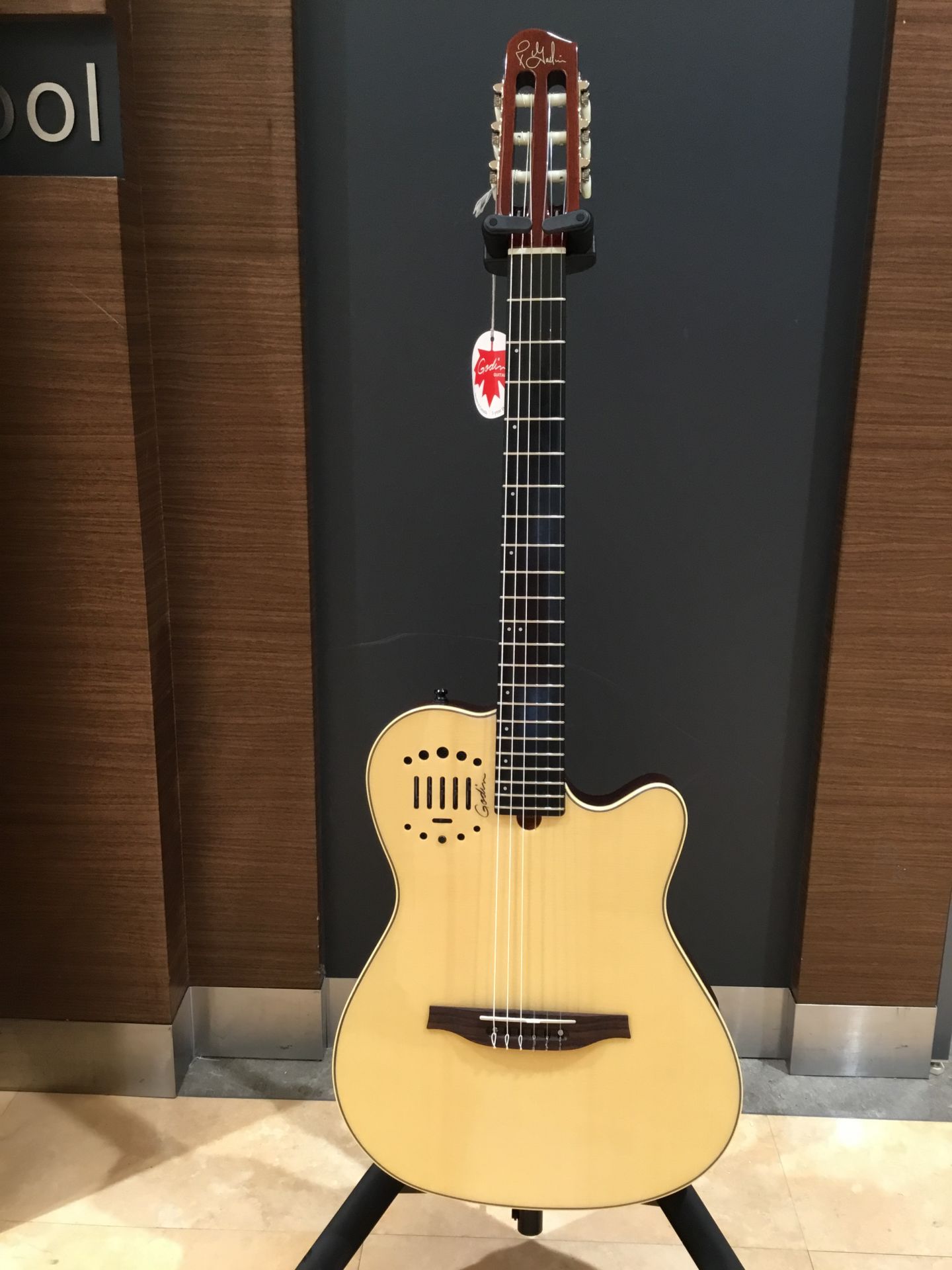 カナダ発！新世代ギターメーカー「Godin」フェア開催中！！ - アミュプラザ博多店 店舗情報-島村楽器