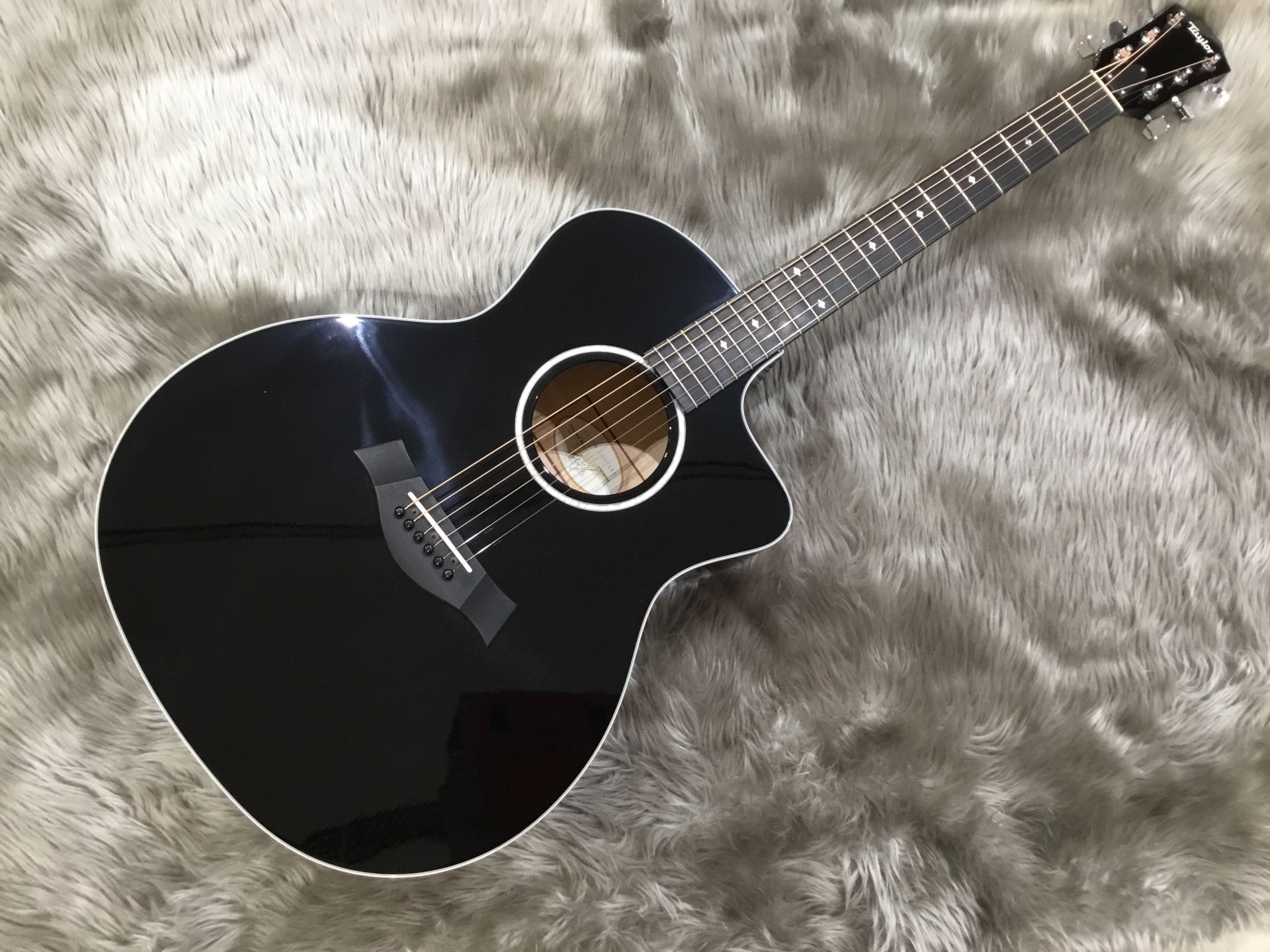 【アコースティックギター】Taylor 214ce DLX BLK　入荷しました！