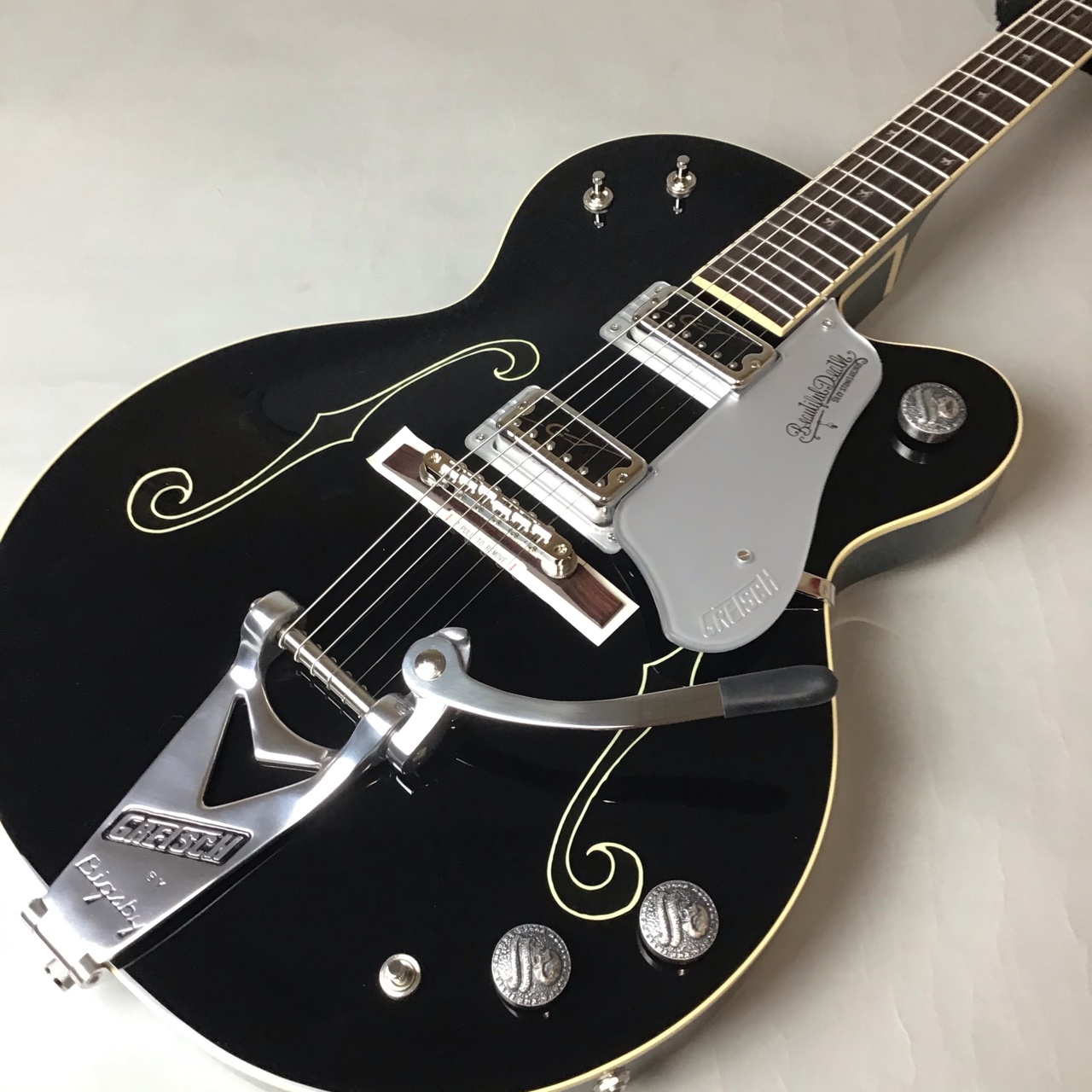 *浅井健一さんのシグネチュア・モデル Gretsch (グレッチ)G6119T-65KA Kenichi Asai Signature Black Catが当店には展示があります！ 店頭では実際にお試しいただけます。 ぜひお気軽にご来店ください！ |*ブランド|*型名|*販売価格(税込)| |Gre […]