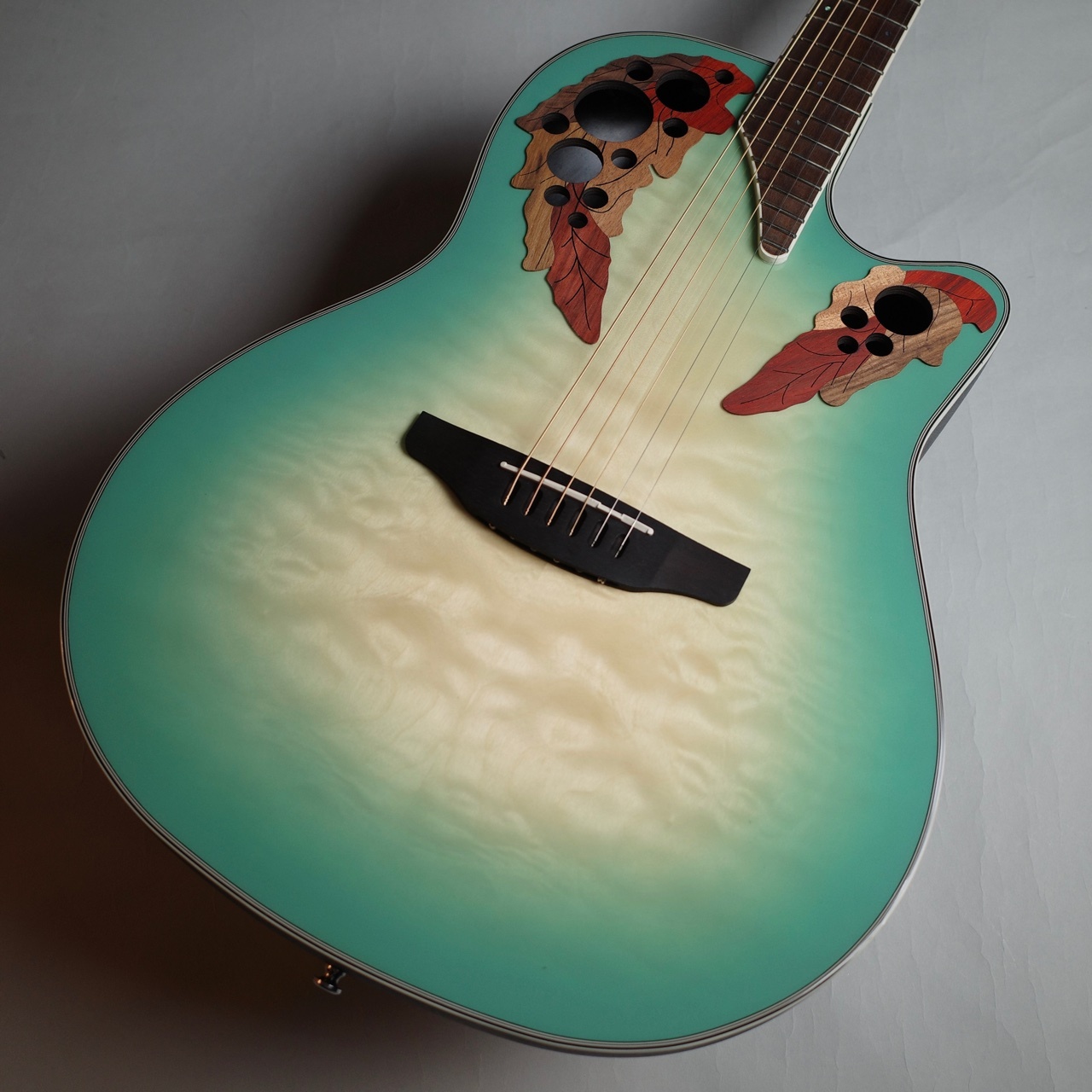 【商品紹介】Ovation (オベーション)CE44X-9B 特価入荷、一本限りです！