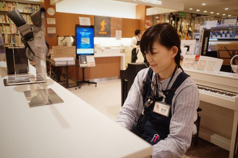 スタッフ写真 電子ピアノ・キーボード・管楽器 姫野
