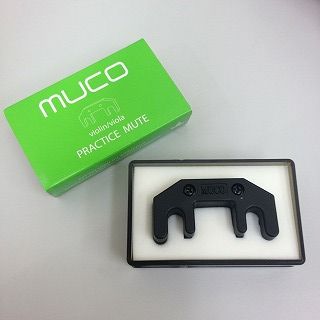 |*ブランド|*商品名|*販売価格(税込)| |muco|PM-01|[!￥2,200!]| [!!安全も消音もどちらも欲しいという方におすすめ！!!] 上記の金属のミュートの周りがゴムで出来ているものになります。なので、楽器の傷つく心配は軽減されます。消音効果、金属よりは、若干弱まります。 ※在庫 […]