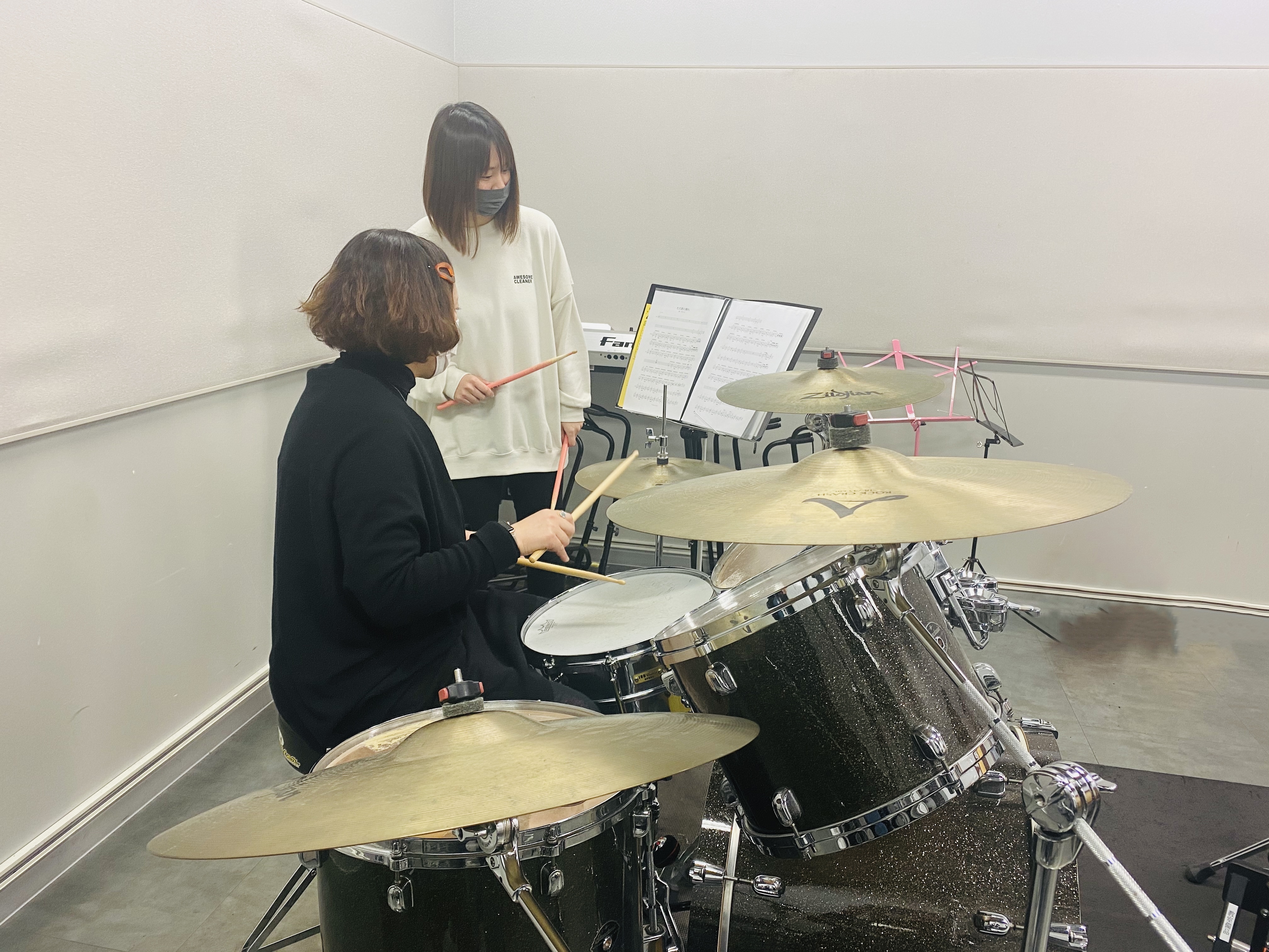 ドラムを通して、音楽を楽しめるようレッスン致します。リズムを作り出す楽しさをお伝えいたします!体験レッスンでお会いしましょう!
