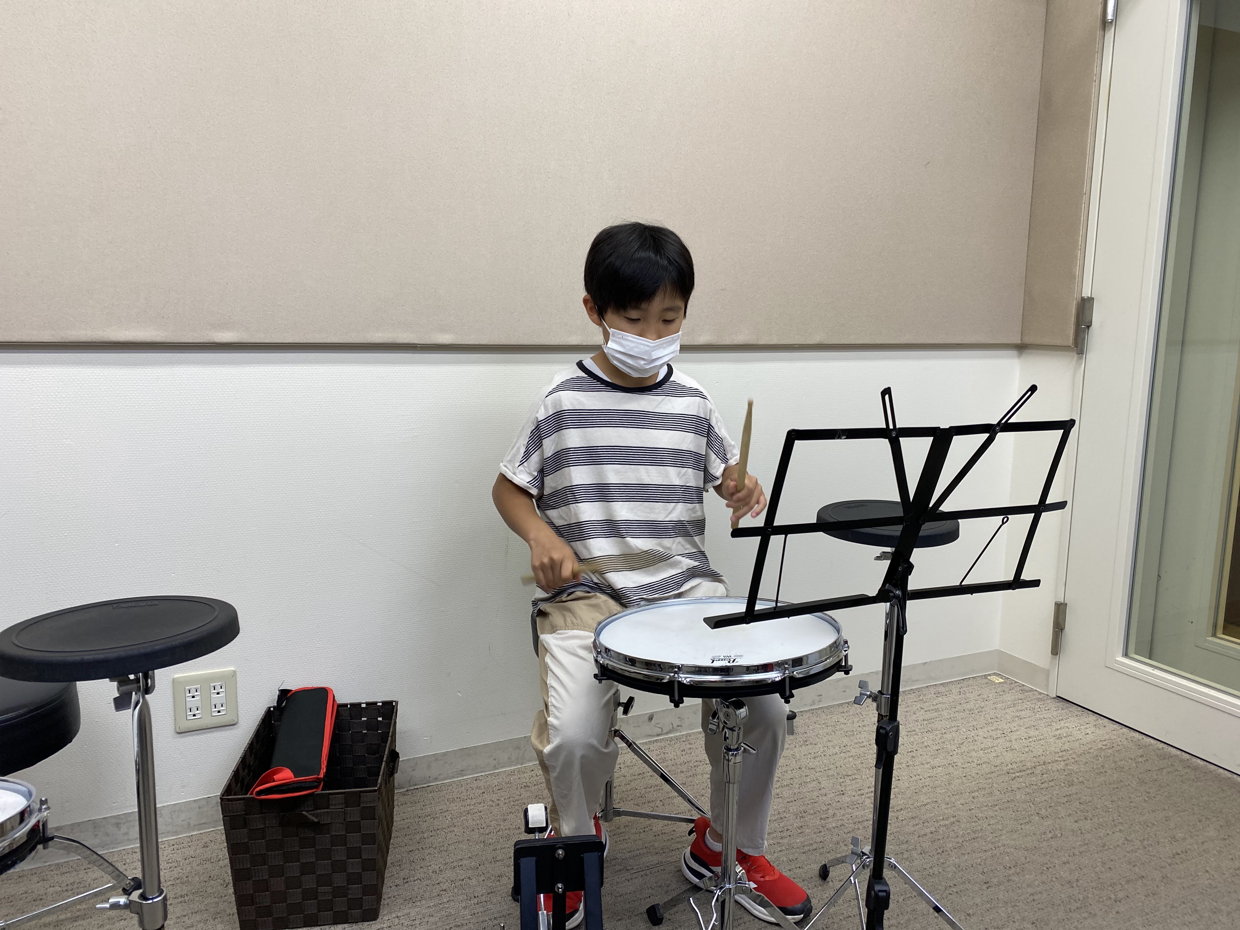 同じドラムセットでも、叩く人が変われば音も変わるし表情も変わる面白い楽器です。