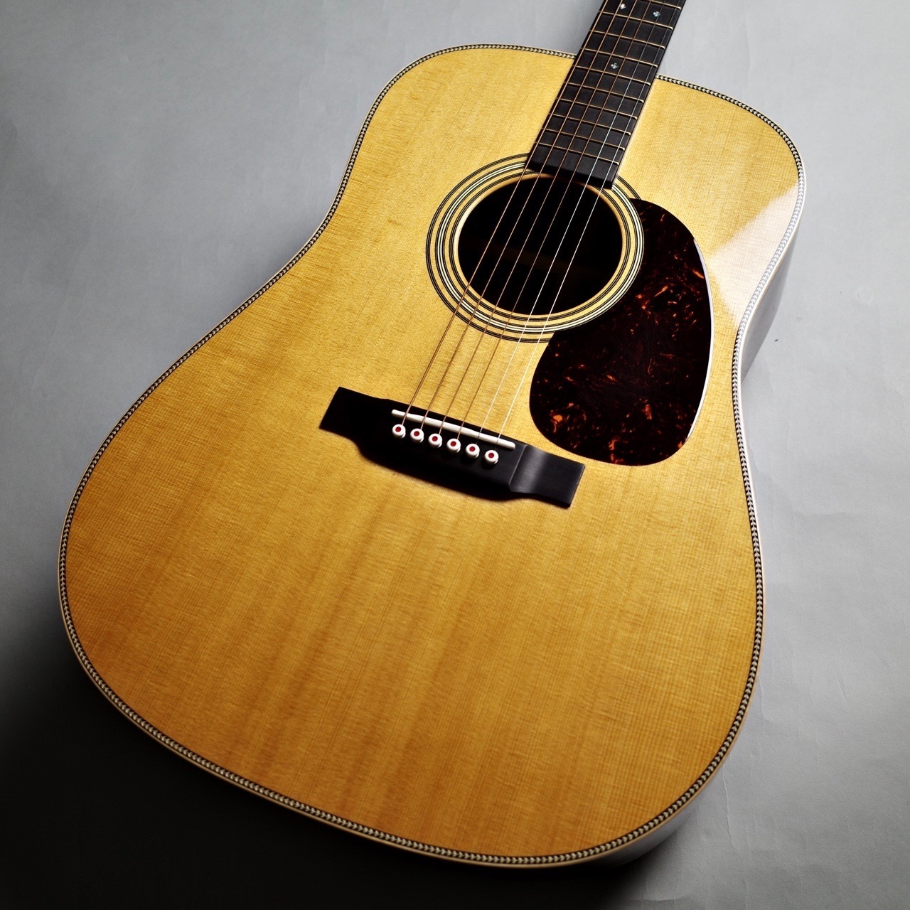 Martin D-28 Modern Deluxe