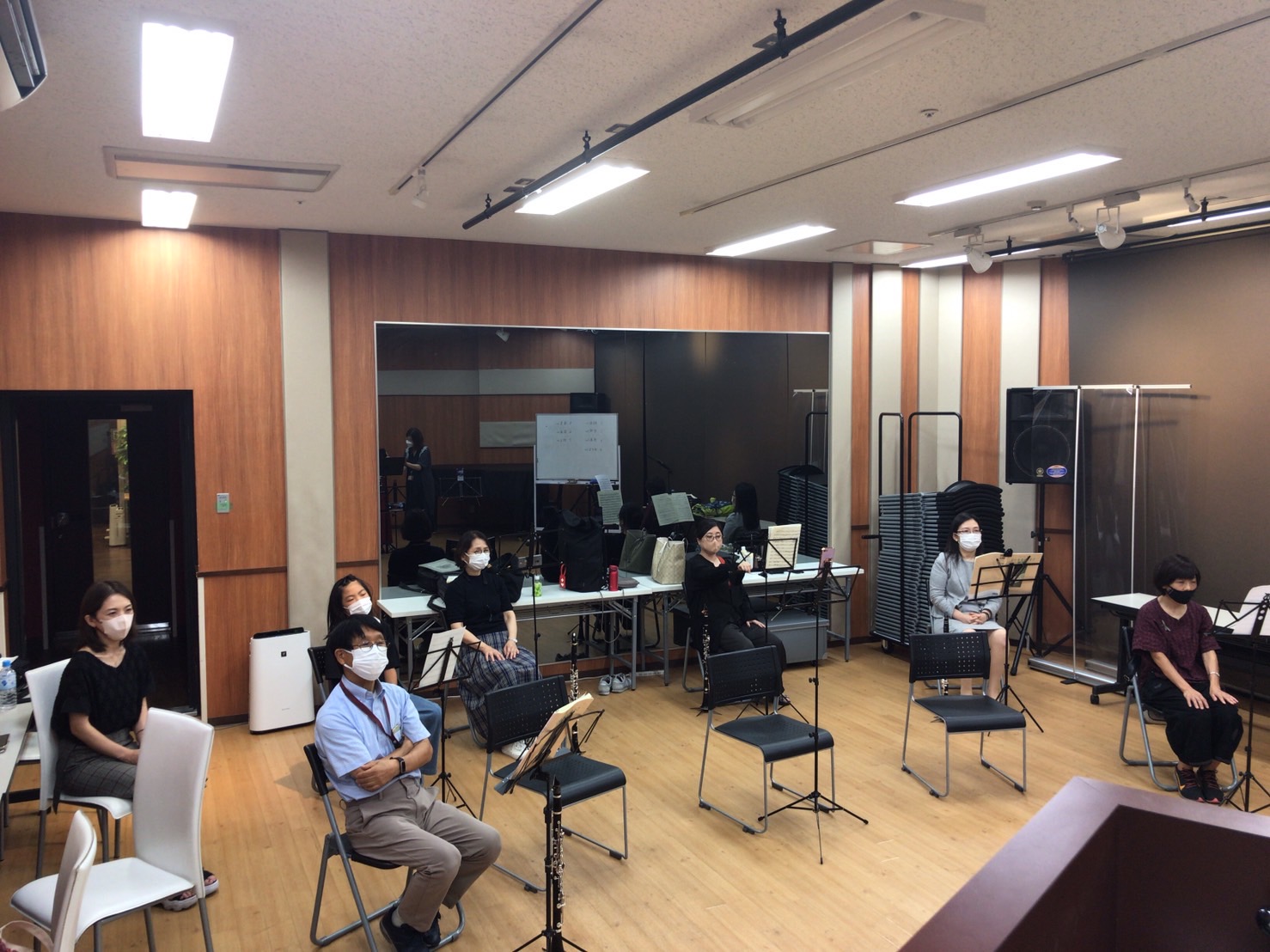 皆さん真剣に聴いていらっしゃいます!!次は自分…ドキドキ…。