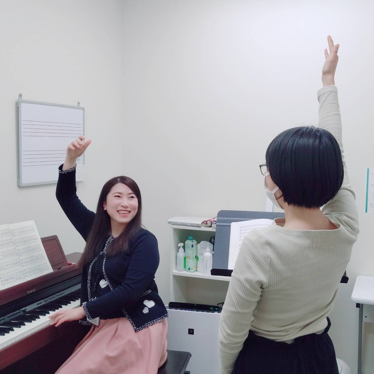 博多駅直結でお仕事帰りやお買い物のついでにレッスンにお越しいただけます。 お車でお越しの生徒様には提携駐車場のご利用で1時間分の駐車券をお渡ししています。 CONTENTS講師紹介レッスンの様子システム・料金会員特典入会のお手続きに必要なものオンラインレッスン発表会・イベントよくある質問お問い合わせ [&hellip;]