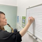【サックス教室 木曜日】博多駅直結の音楽教室。シニア世代の方も多数通われています