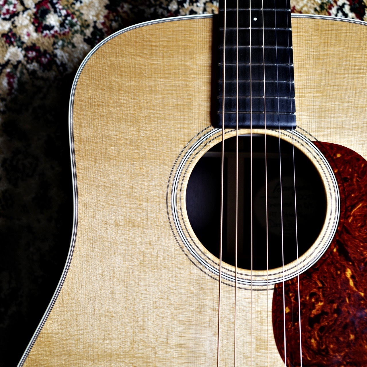 CONTENTS現在希少価値の高い新作のボジョアDが満を持して入荷特徴・仕様Bourgeois Guitars　【Dana Bourgeois】とは？ネットからでもご購入いただけますご購入・試奏に関して最新情報を手に入れよう音楽をもっと楽しみたい方へお問い合わせ現在希少価値の高い新作のボジョアDが満 […]