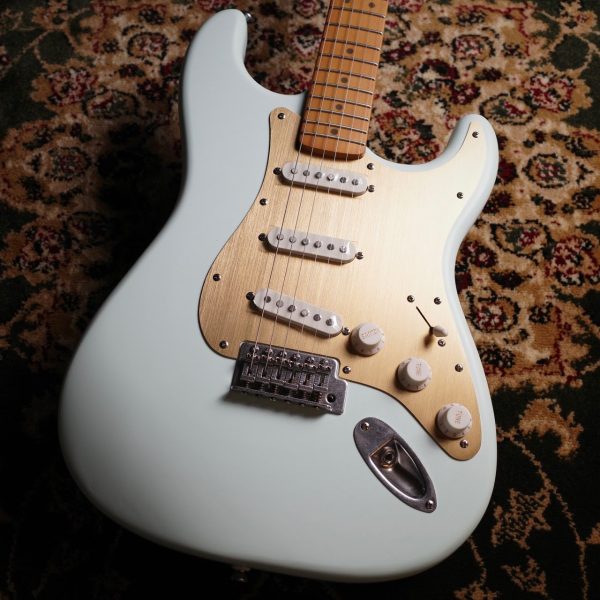 Squier by Fender 40th Anniversary Stratocaster Vintage Edition Satin Sonic Blue<br />
<br />
￥ 85,140