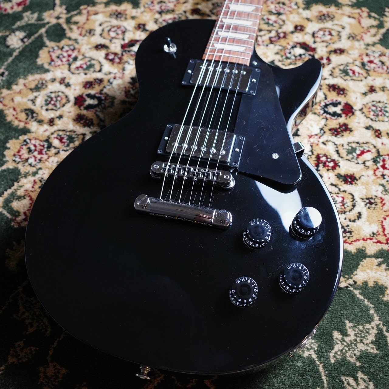 新品Gibson Les Paul Studio Ebony