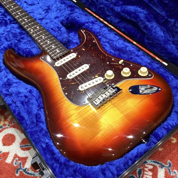 Fender 70th Anniversary American Professional II Stratocaster Comet Burst<br />
<br />
￥ 330,000 