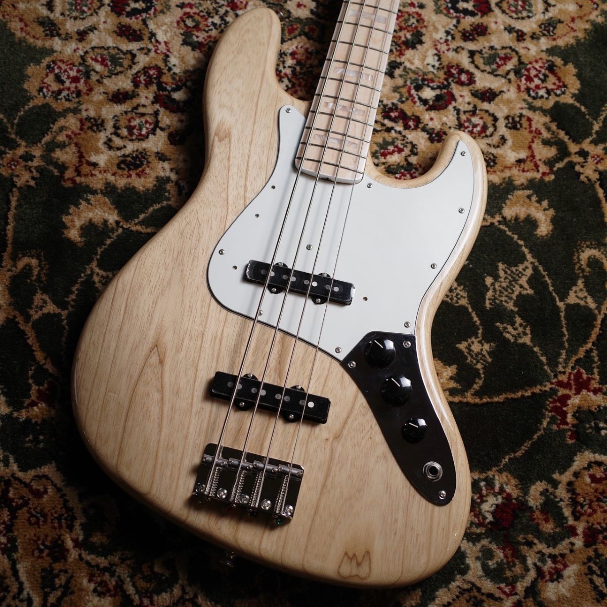 新品Fender Made in Japan Heritage 70s Jazz Bass Maple Fingerboard Natural