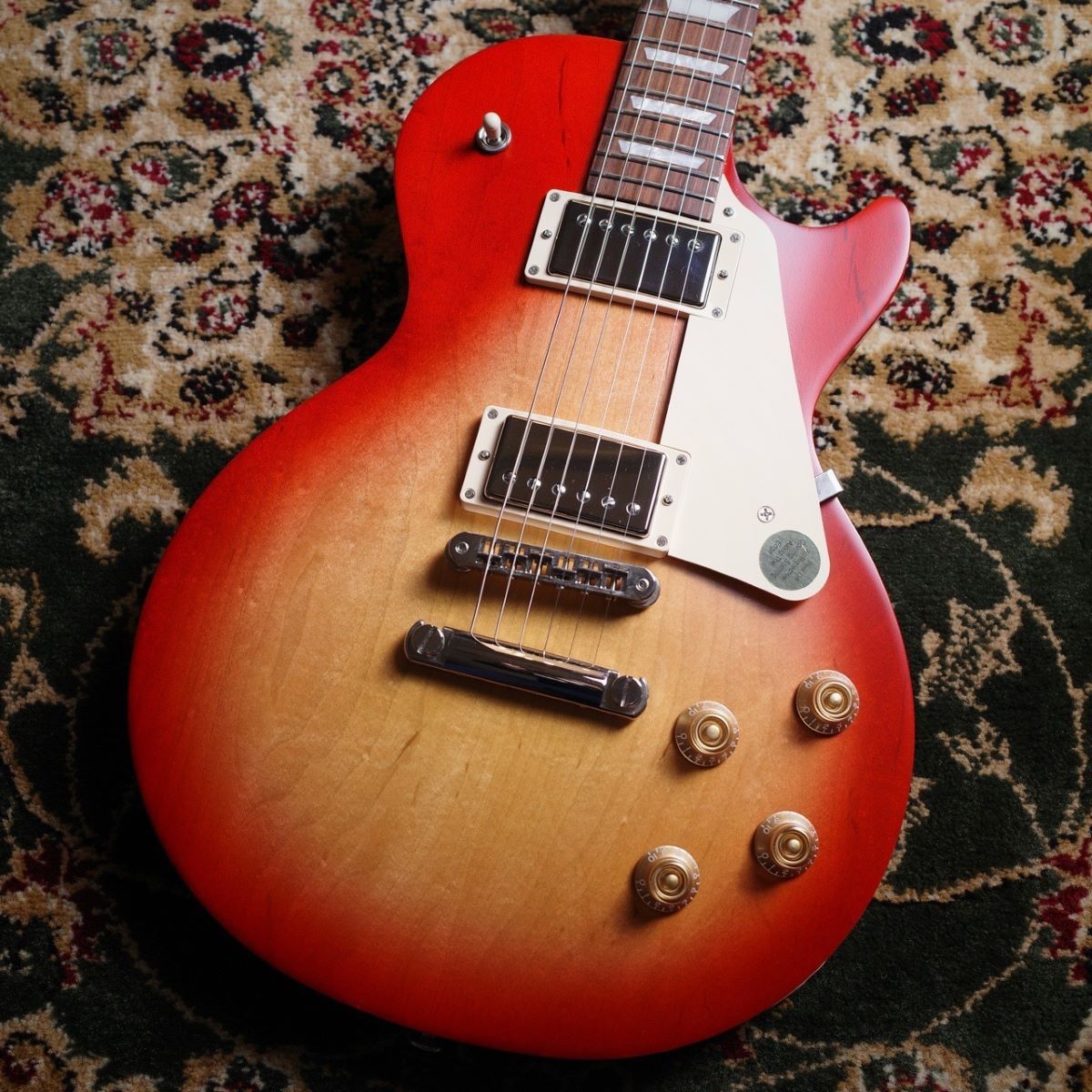 CONTENTSGibson Les Paul Tribute Satin Cherry Sunburst この商品について技術者による安心のアフターフォロー最新情報を手に入れよう音楽をもっと楽しみたい方は音楽教室がおススメ♪お問い合わせこちらGibson Les Paul Tr […]