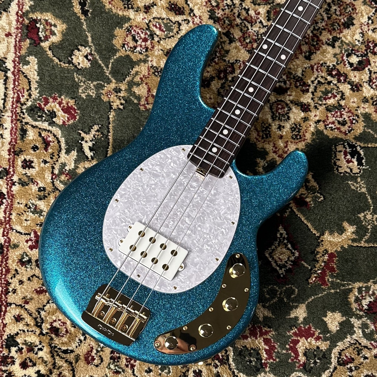 CONTENTSMUSIC MAN StingRay Special OCEAN SPARKLEこの商品について技術者による安心のアフターフォローギターアドバイザーが楽器選びをサポート最新情報を手に入れよう音楽をもっと楽しみたい方は音楽教室がおススメ♪お問い合わせMUSIC MAN StingRay […]