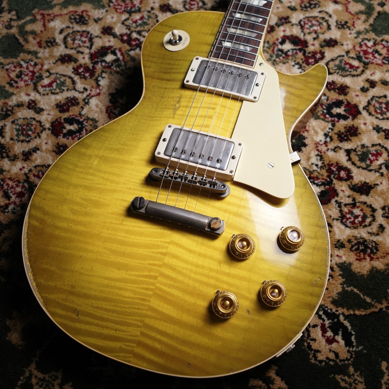 CONTENTSGibson Custom Shop 1959 Les Paul Standard Reissue Heavy Aged Green Lemon Fade #932808この商品について技術者による安心のアフターフォローギターアドバイザーが楽器選びをサポート最新情報を手に入れよう音楽 […]