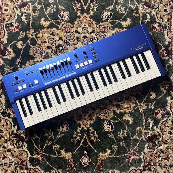 HAMMOND M-solo (Blue) <br />
<br />
￥128,000 