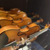 【初心者の方も安心🔰】バイオリン多数展示！弦楽器ラインナップのご紹介