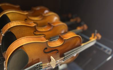 【初心者の方も安心🔰】バイオリン多数展示！弦楽器ラインナップのご紹介